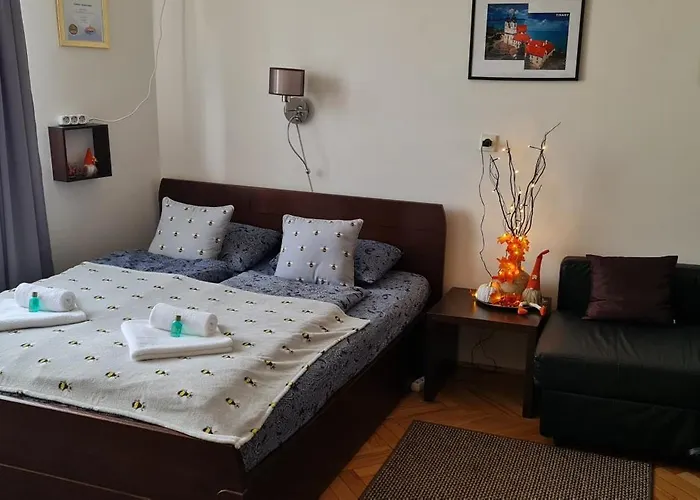 Bumblebee Apartment With Ac